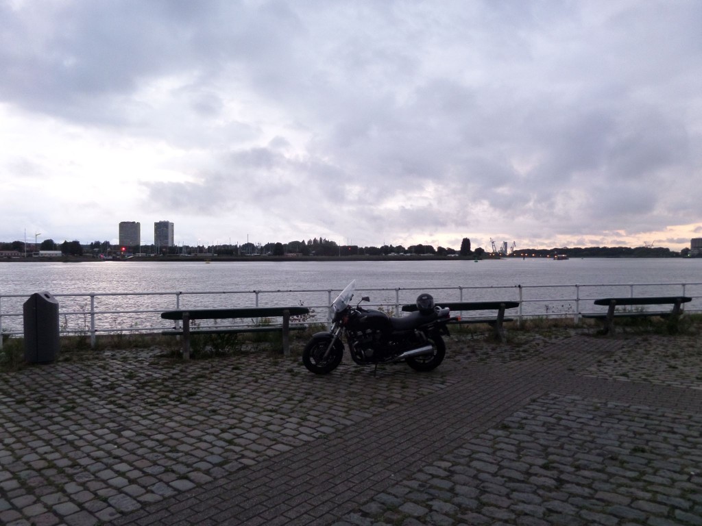 Zonsondergang Zomer Van Antwerpen met moto